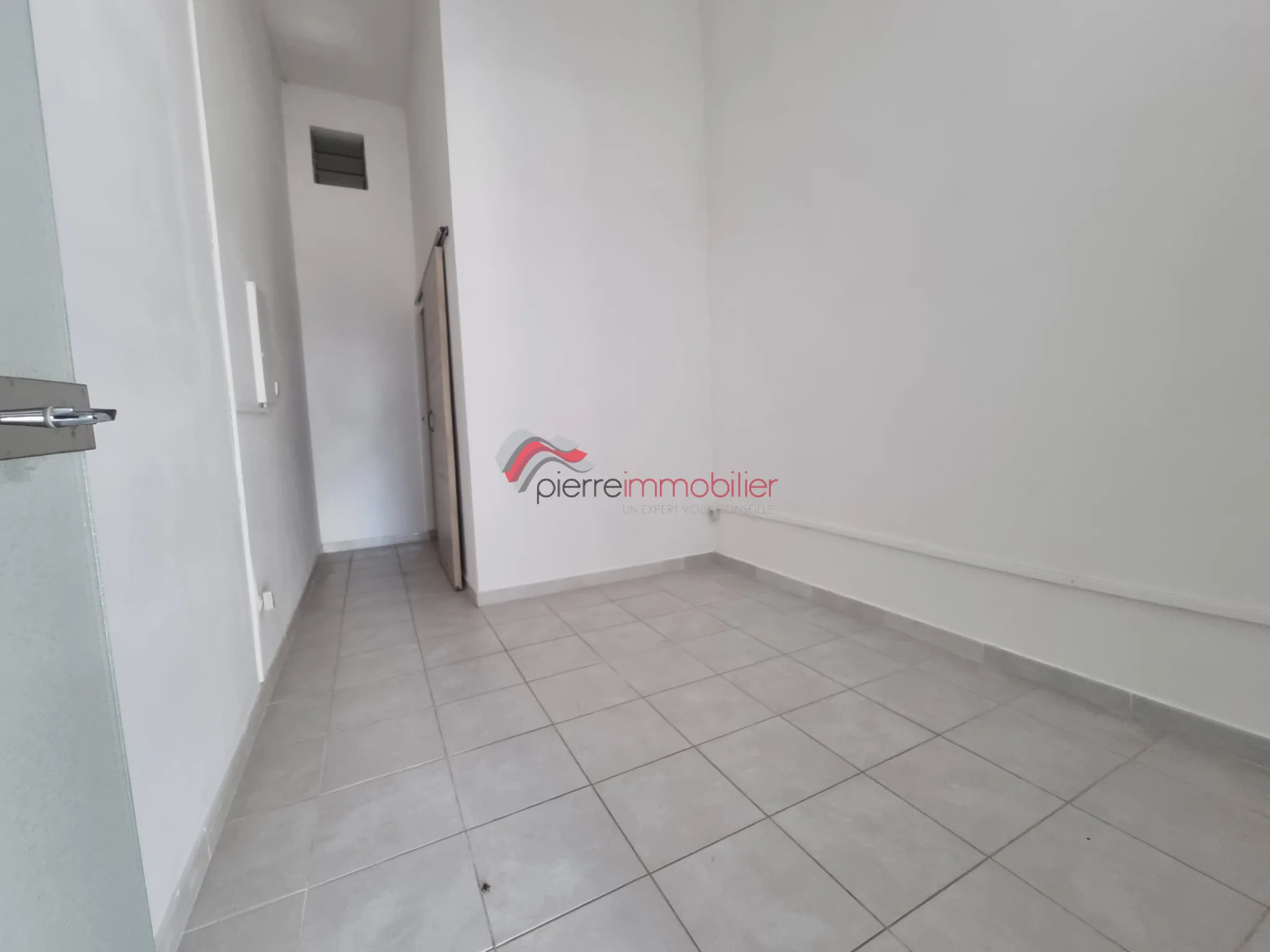 Photo 3 - Local à louer - Ancien 560 € 18 m² Saint-Louis 97450