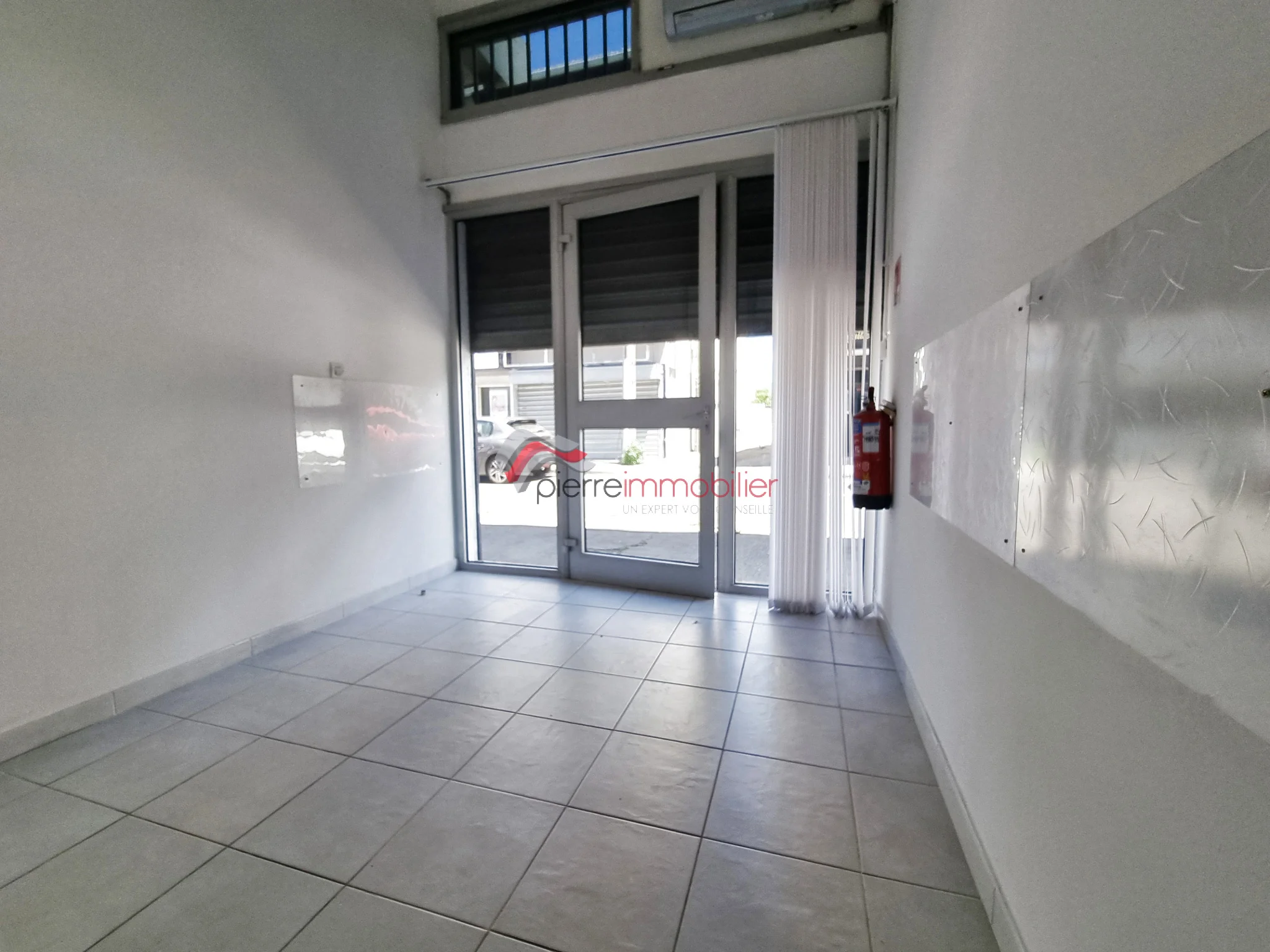 Photo 1 - Local à louer - Ancien 560 € 18 m² Saint-Louis 97450