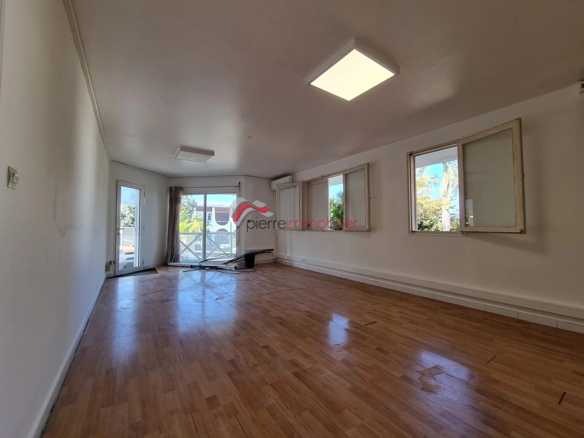 Photo 3 - Local à louer - Ancien 700 € 33 m² Saint-Pierre 97410