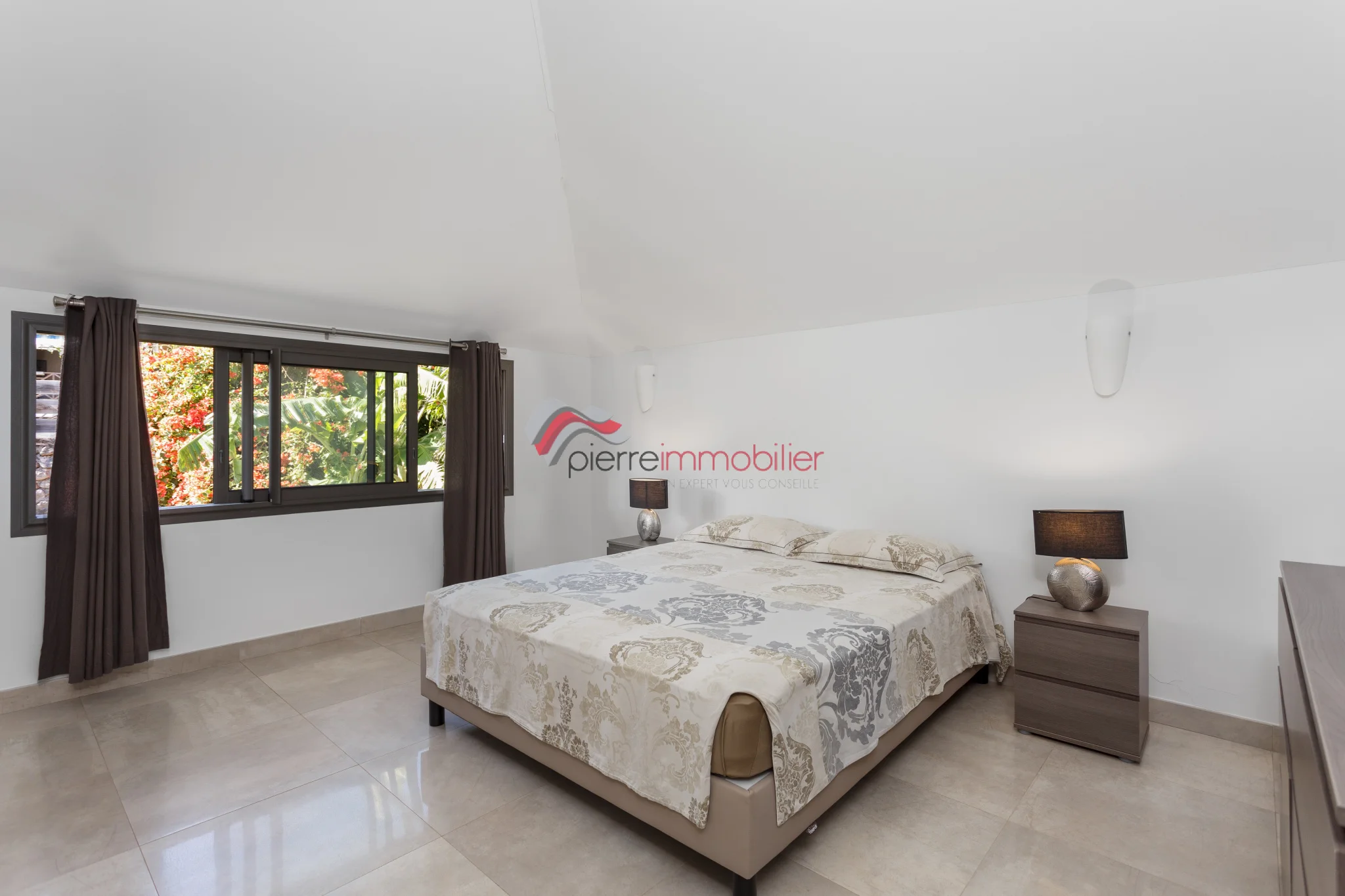 Photo 10 - Maison à vendre - Ancien 850 000 € 6 pièces 4 chambres 186 m² Saint-Pierre 97410