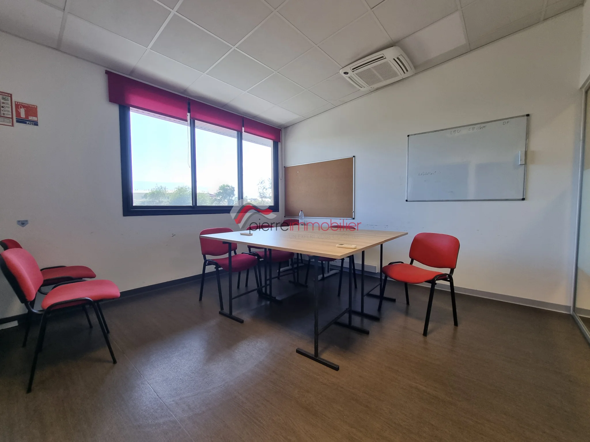 Photo 1 - Local à louer - Ancien 1 490 € 90 m² Saint-Louis 97450