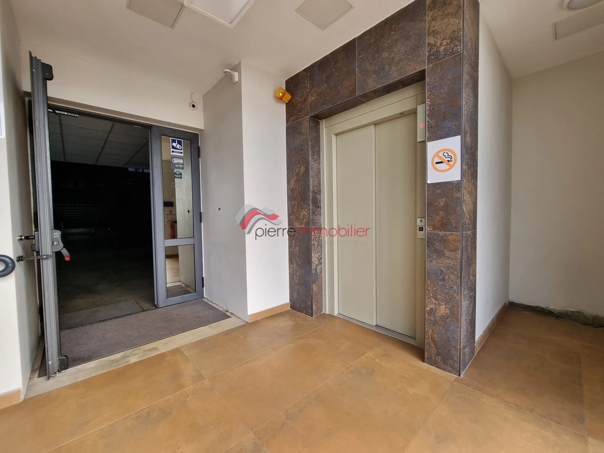 Photo 8 - Local à louer - Ancien 10 000 € 950 m² Saint-Pierre 97410