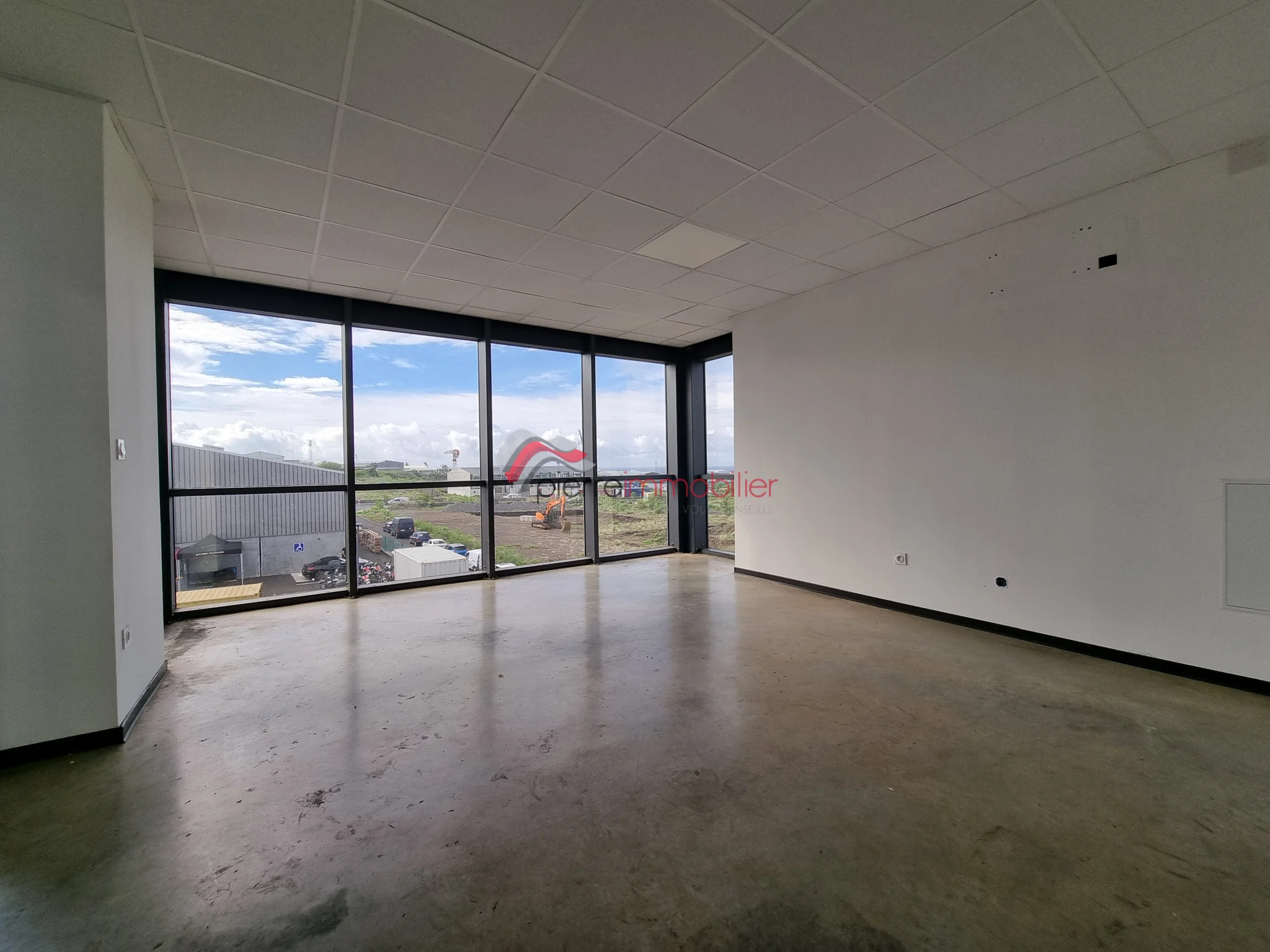 Photo 3 - Local à louer - Ancien 10 000 € 950 m² Saint-Pierre 97410