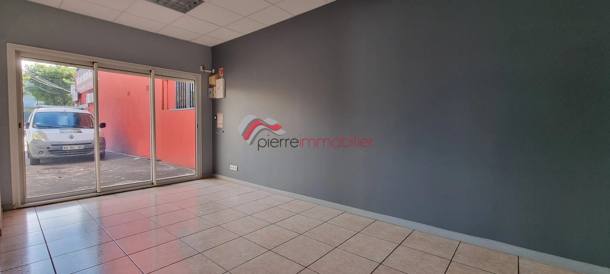 Photo 3 - Local à louer - Ancien 1 100 € 48 m² Saint-Pierre 97410