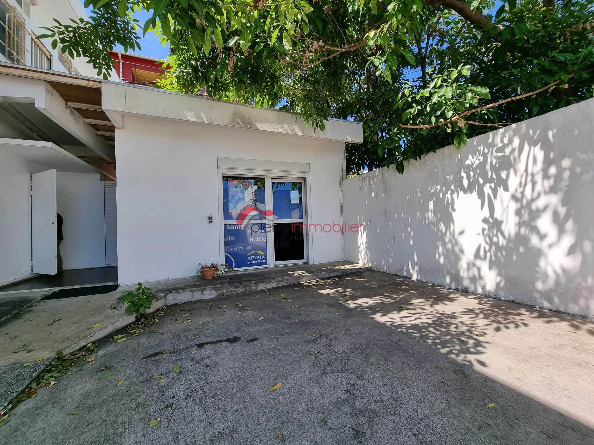 Photo 1 - Local à louer - Ancien 1 100 € 48 m² Saint-Pierre 97410