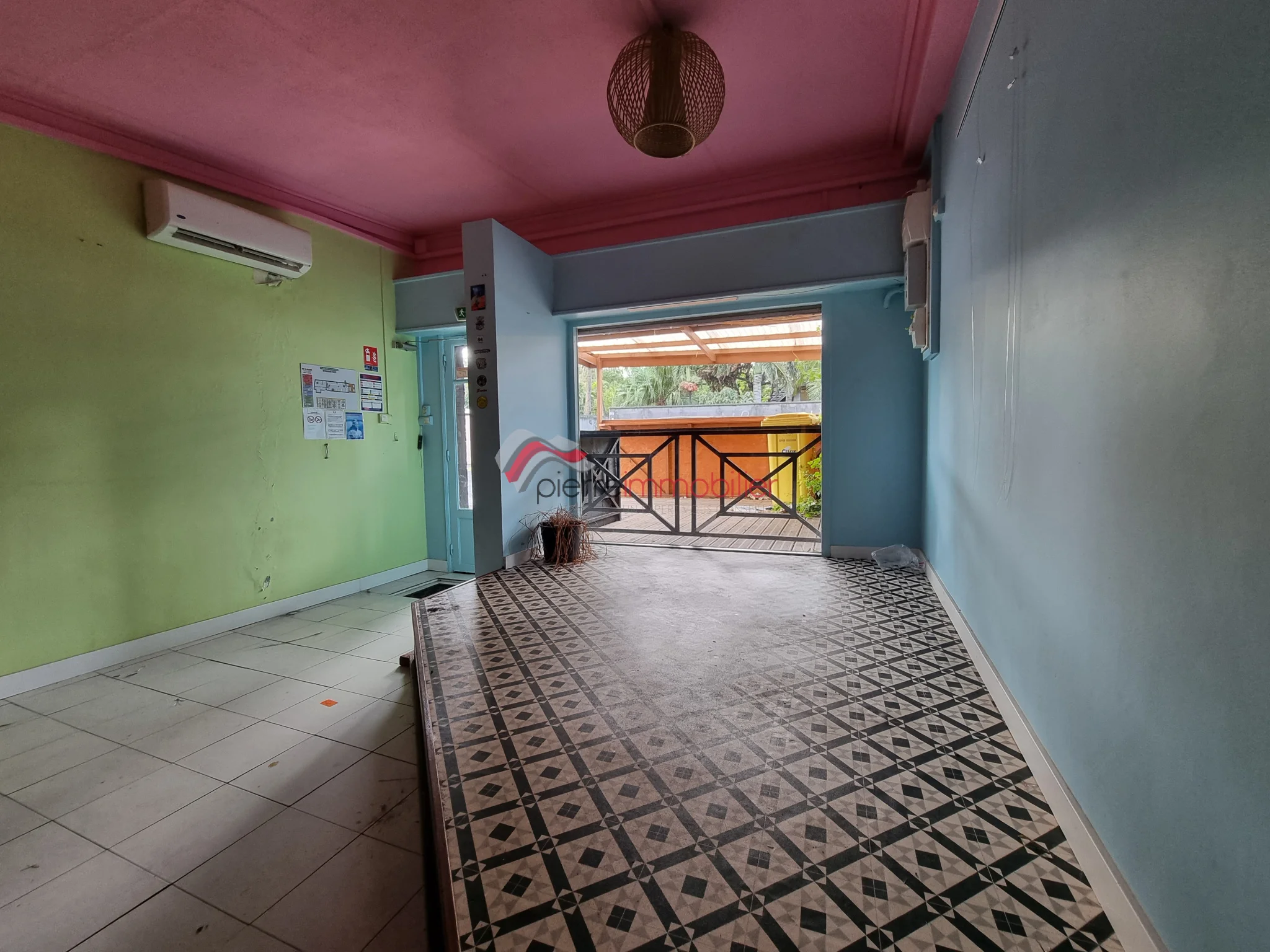 Photo 3 - Local à louer - Ancien 1 350 € 70 m² Saint-Pierre 97410