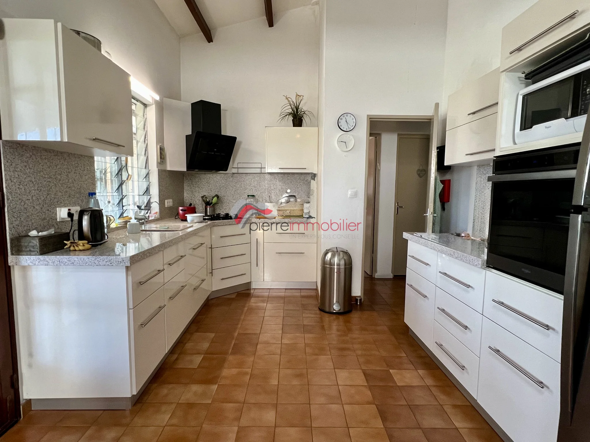 Photo 3 - Maison à vendre - Ancien 330 750 € 5 pièces 4 chambres 130 m² Saint-Louis 97421