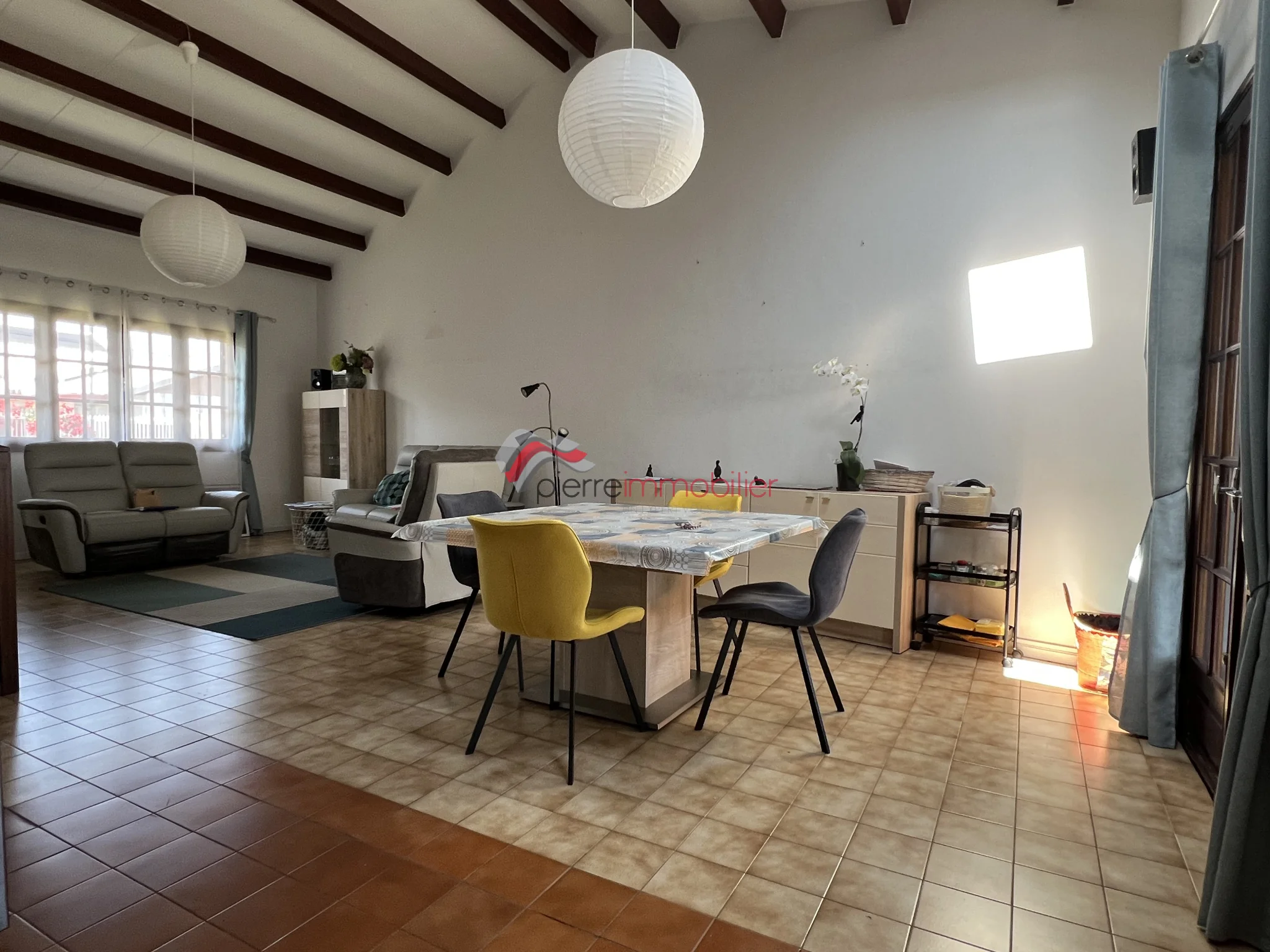 Photo 2 - Maison à vendre - Ancien 330 750 € 5 pièces 4 chambres 130 m² Saint-Louis 97421