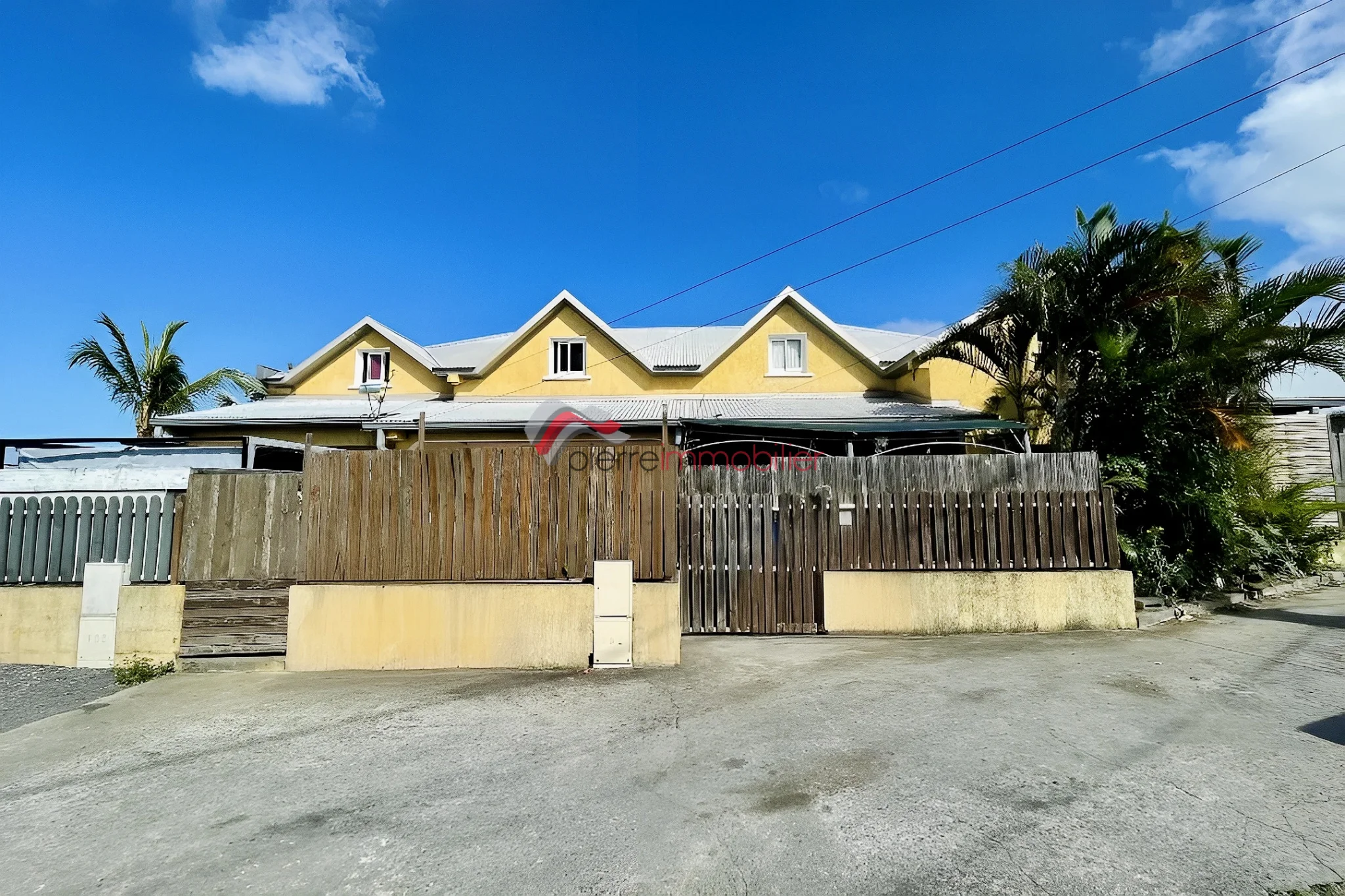 Photo 2 - Immeuble à vendre - Ancien 520 000 € 13 pièces 8 chambres 256 m² Saint-Louis 97421