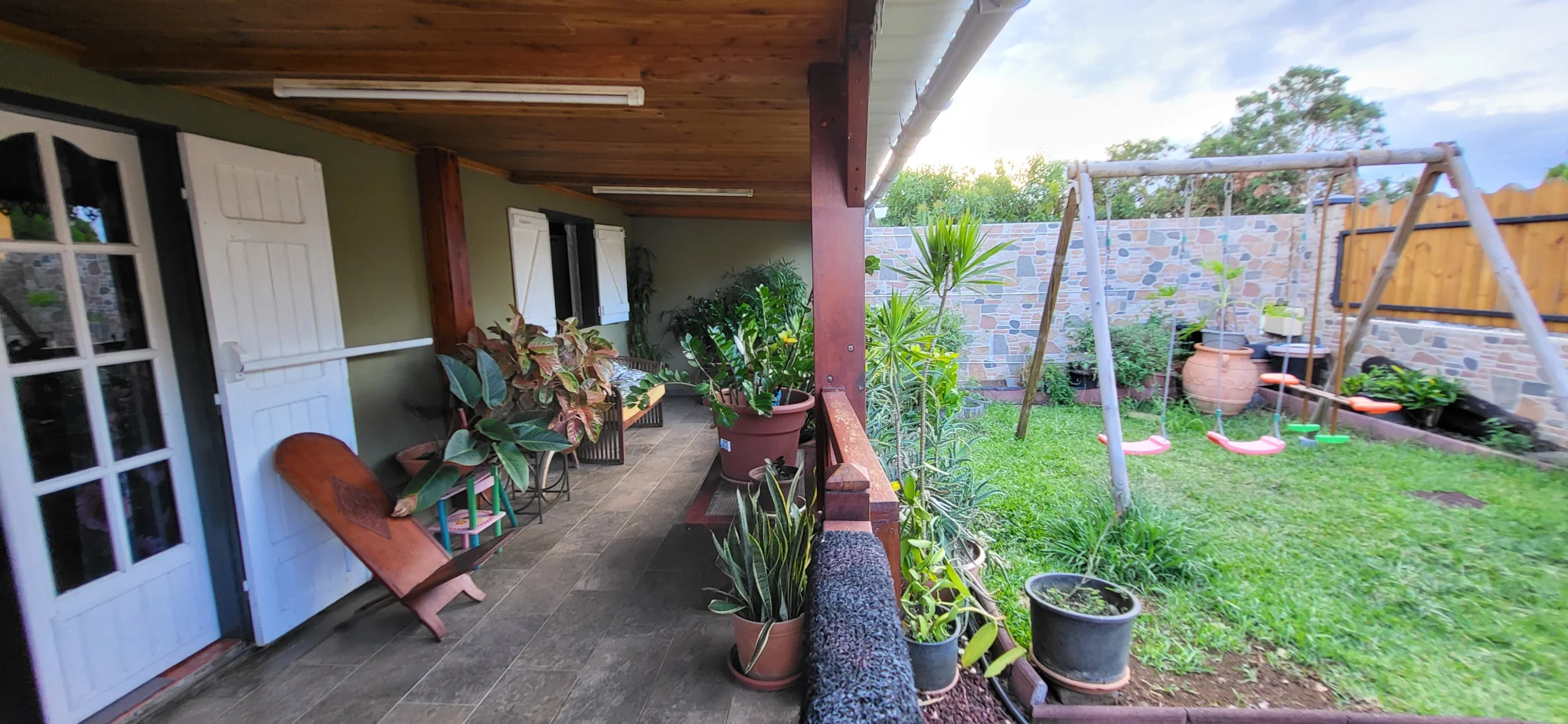 Photo 2 - Maison à vendre - Ancien 245 000 € 5 pièces 3 chambres 144 m² Sainte-Marie 97438