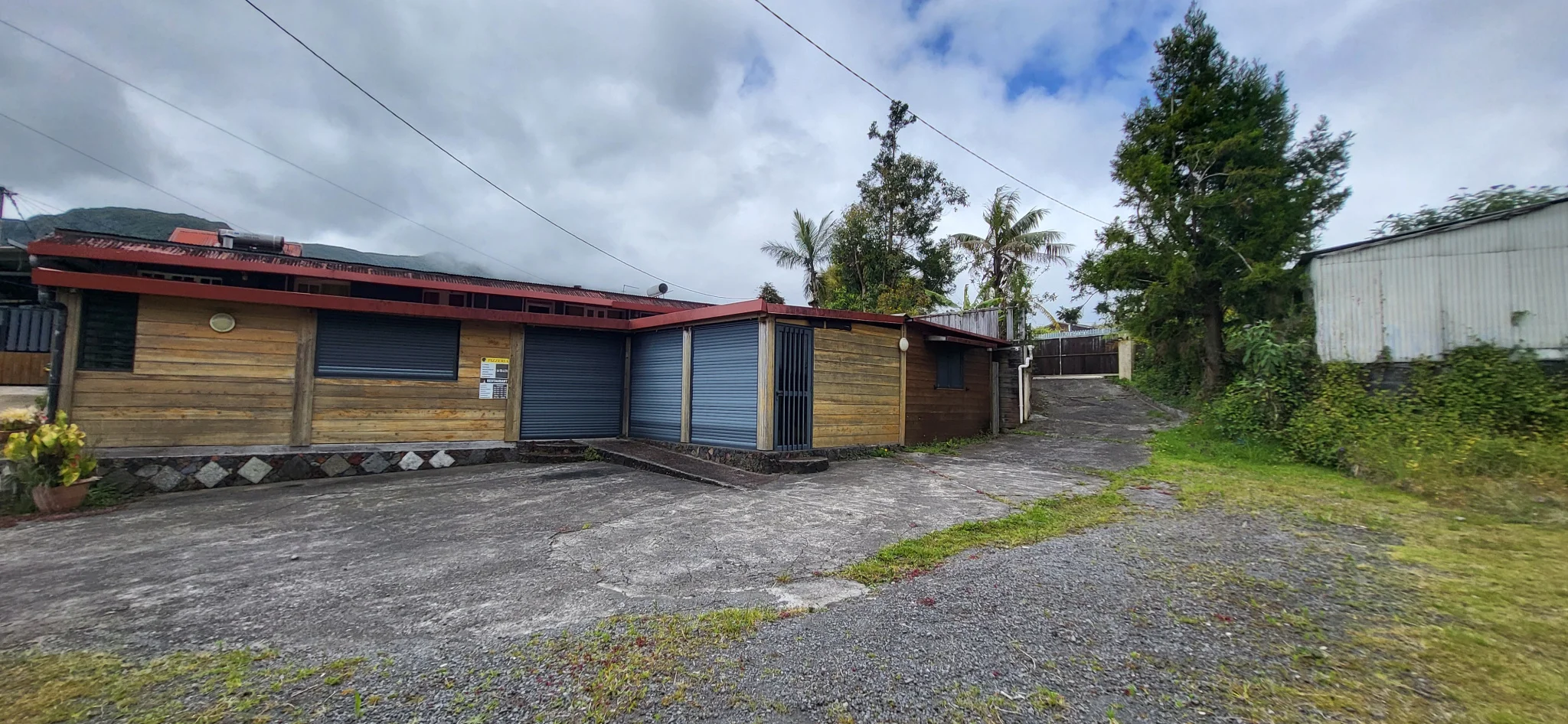 Photo 1 - Maison à vendre - Ancien 235 000 € 10 pièces 2 chambres 280 m² Plaine-des-Palmistes 97431