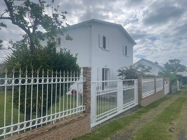 Photo 1 - Maison à vendre - Ancien 299 600 € 5 pièces 4 chambres 120 m² Saint-André 97440