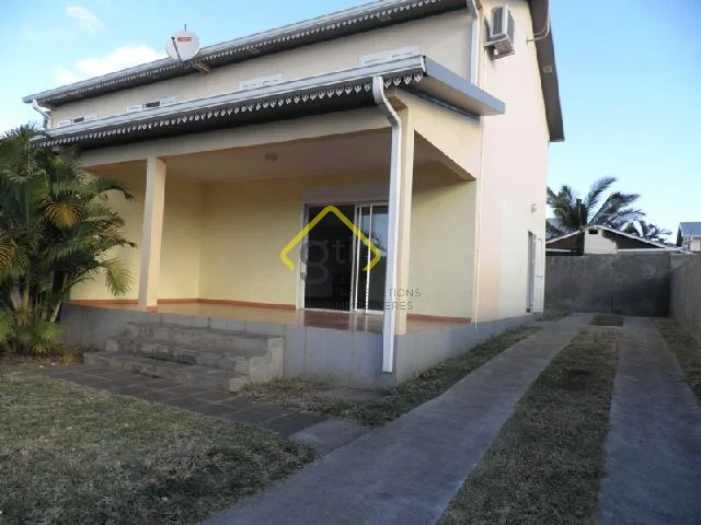 Photo 1 - Maison à louer - Ancien 991 € 4 pièces 3 chambres 84.83 m² Saint-André 97440