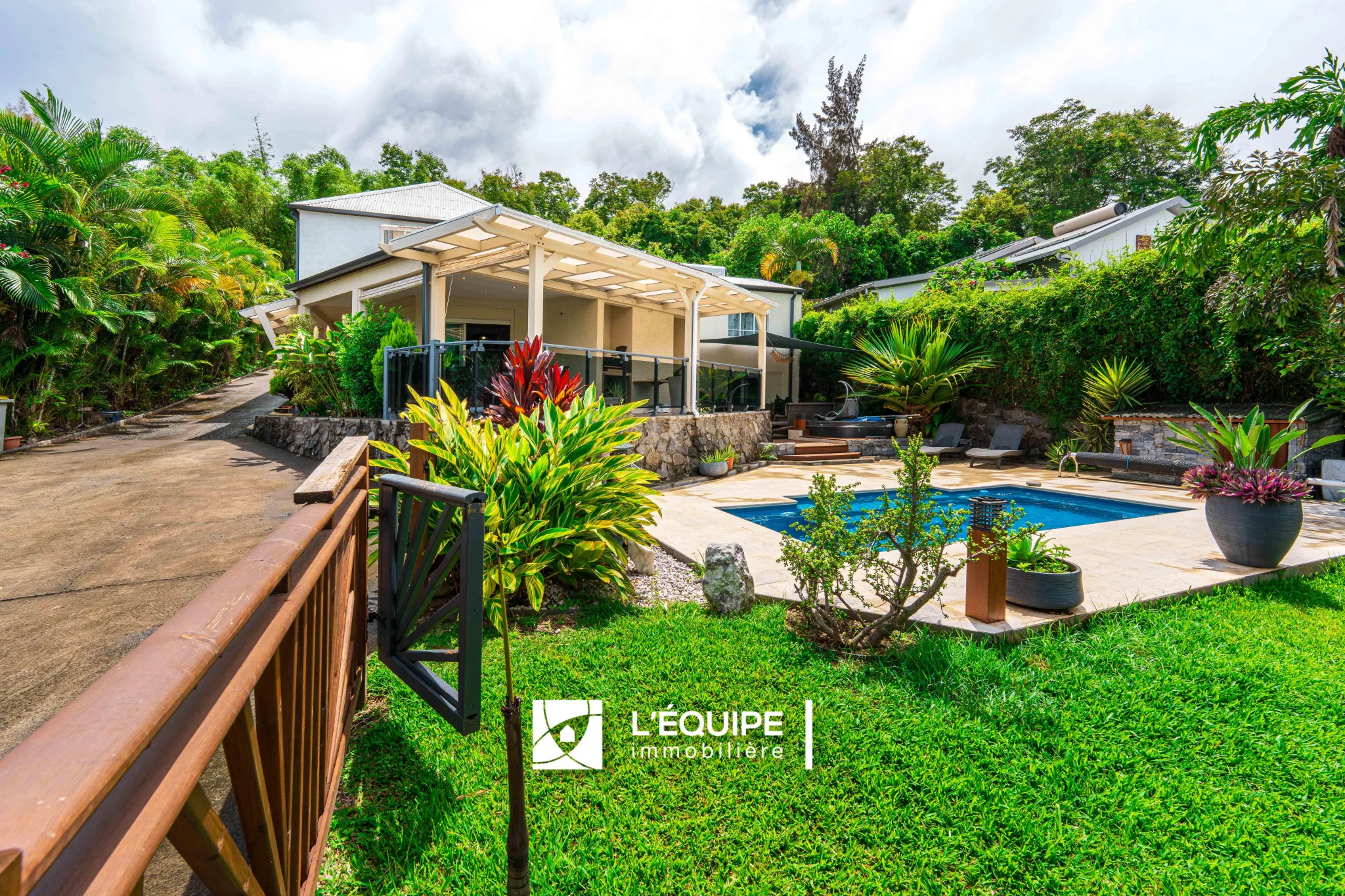 Photo 1 - Maison à vendre - Ancien 499 000 € 6 pièces 4 chambres 170 m² La Montagne 97417