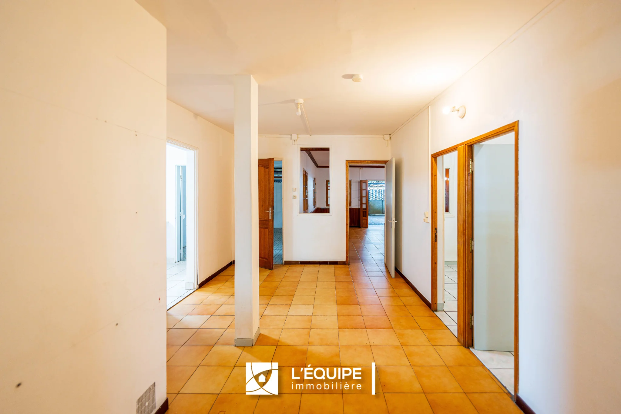 Photo 6 - Maison à vendre - Ancien 190 000 € 8 pièces 5 chambres 210 m² Saint-Benoît 97470