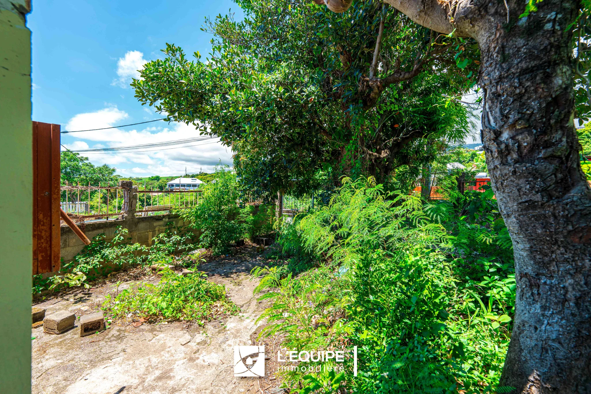 Photo 1 - Terrain à vendre - Ancien 333 900 € 890 m² Sainte-Marie 97438