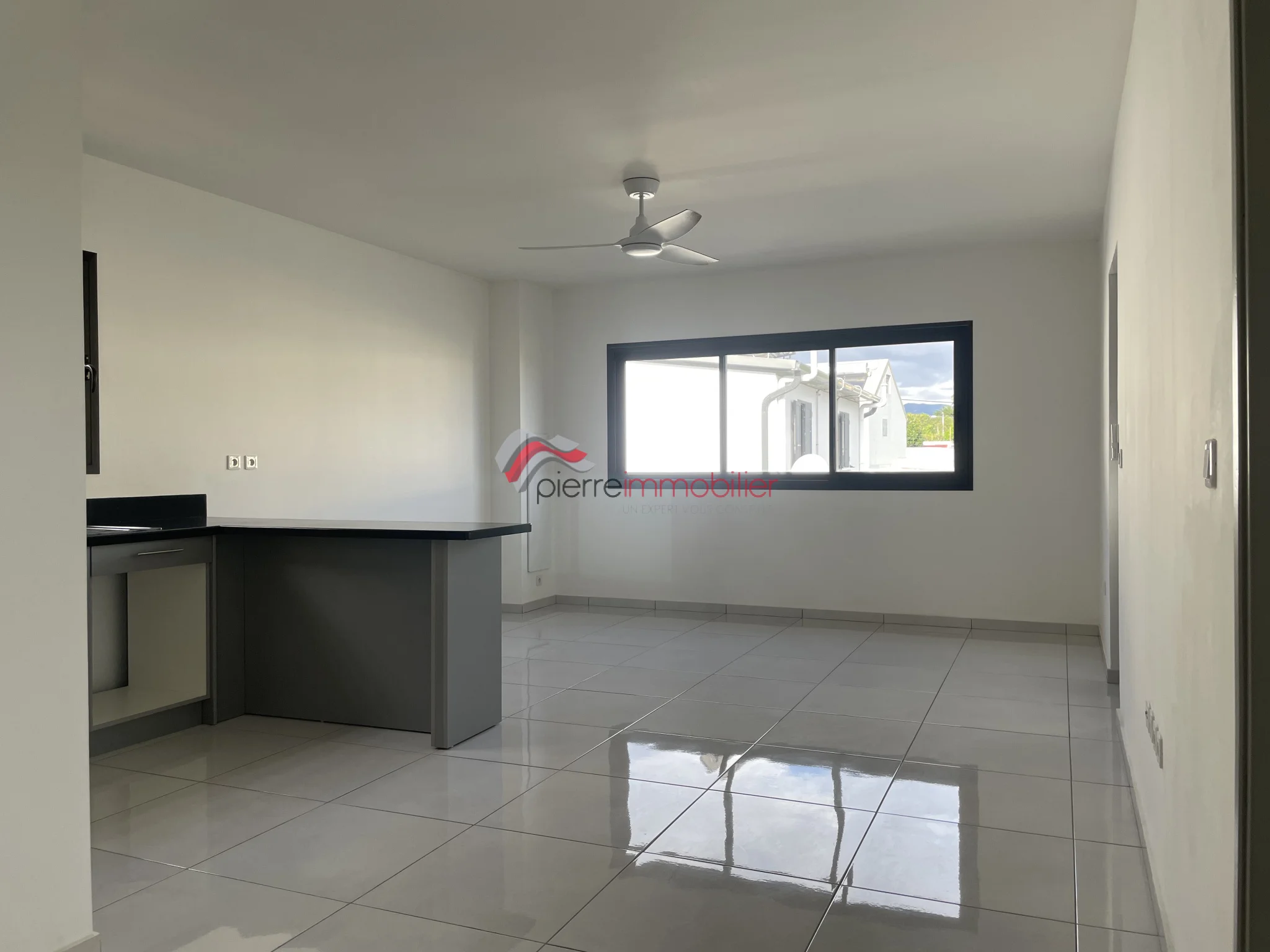 Photo 1 - Appartement à louer - Ancien 878 € 3 pièces 2 chambres 75 m² Saint-Louis 97450