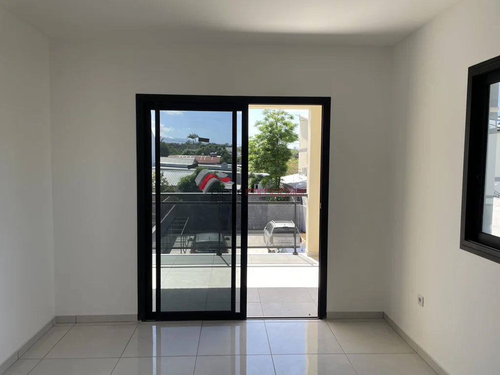 Photo 4 - Appartement à louer - Ancien 878 € 3 pièces 2 chambres 75 m² Saint-Louis 97450