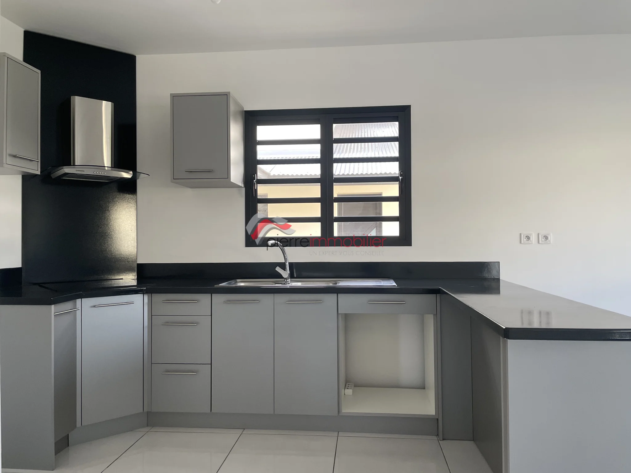 Photo 2 - Appartement à louer - Ancien 878 € 3 pièces 2 chambres 75 m² Saint-Louis 97450