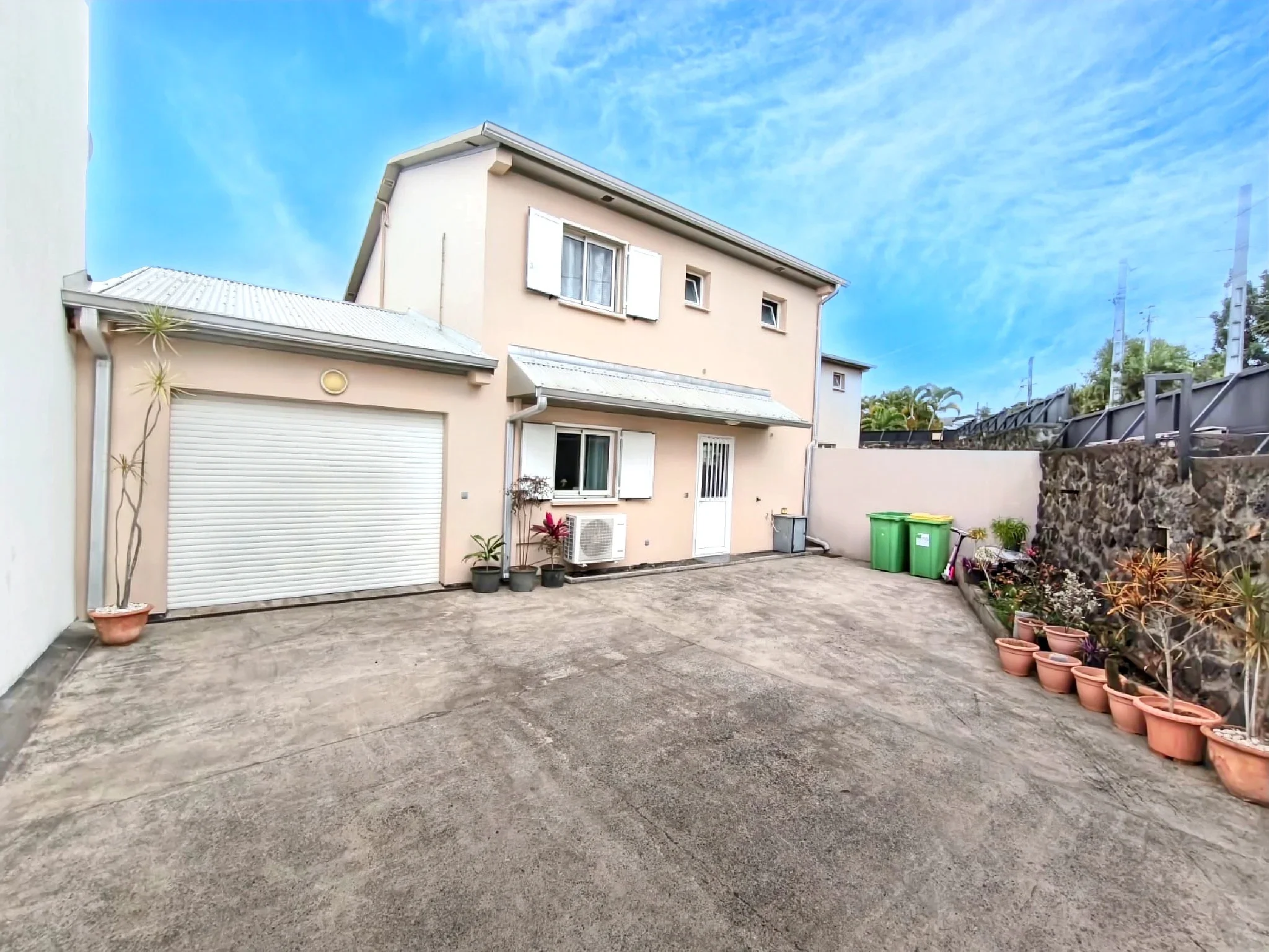 Photo 1 - Maison à vendre - Ancien 386 000 € 5 pièces 4 chambres 110 m² Saint-Pierre 97432