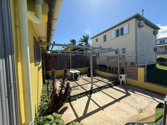 Photo 2 - Maison à vendre - Ancien 245 000 € 4 pièces 2 chambres 75 m² Saint-Pierre 97432