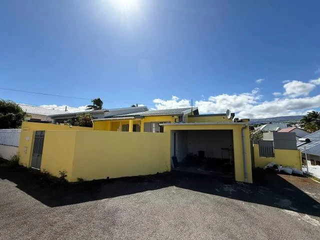 Photo 1 - Maison à vendre - Ancien 245 000 € 4 pièces 2 chambres 75 m² Saint-Pierre 97432