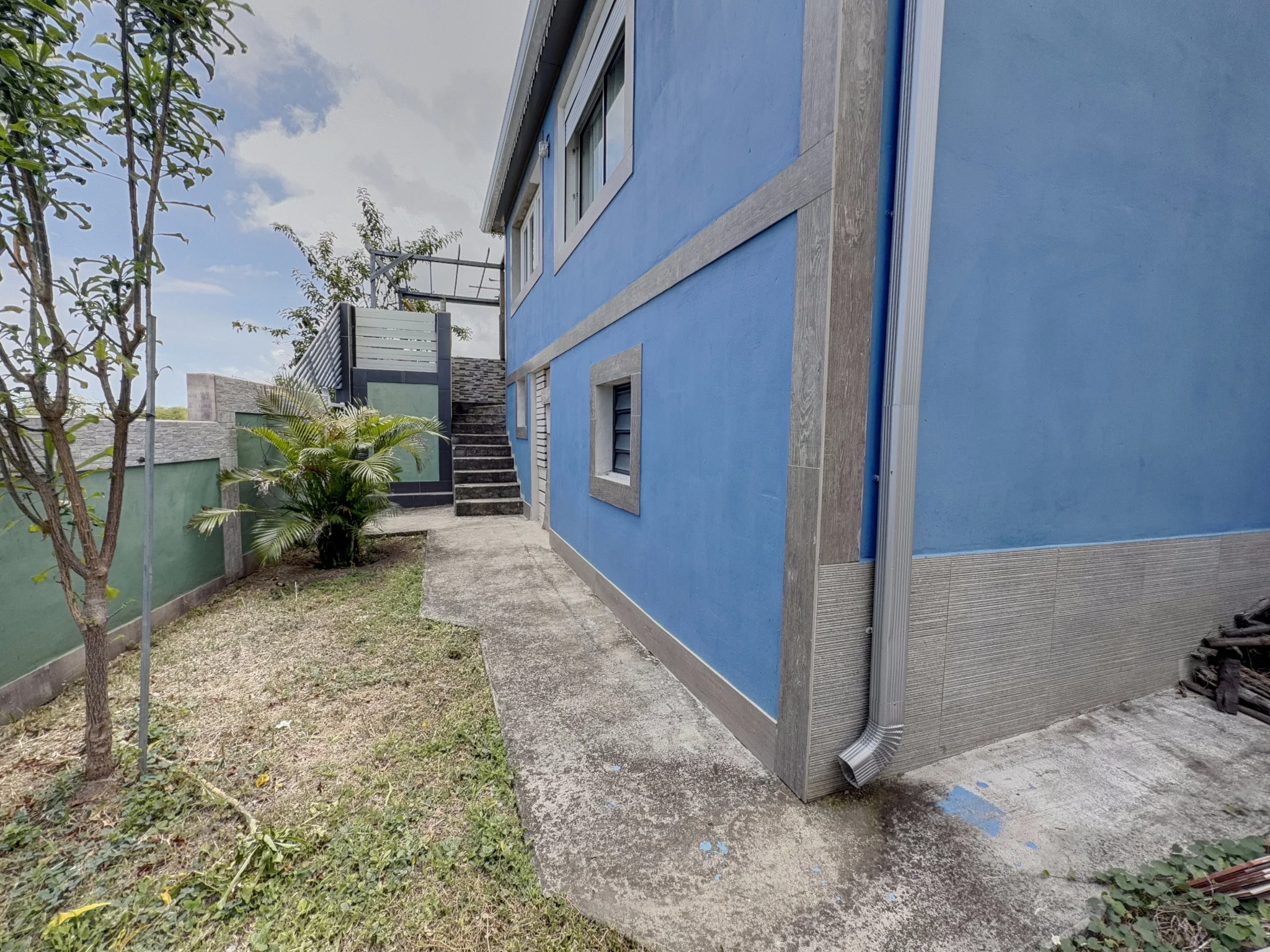 Photo 1 - Maison à vendre - Ancien 295 000 € 4 pièces 3 chambres 90 m² Saint-Louis 97450