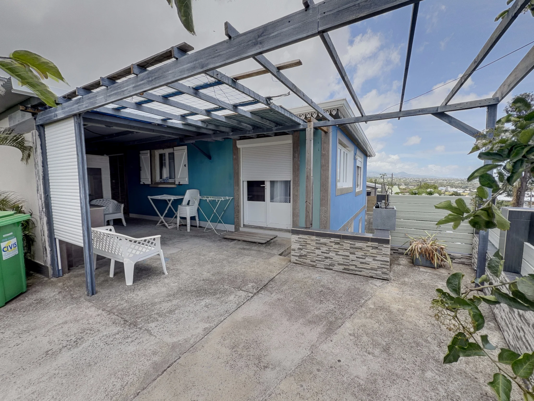 Photo 2 - Maison à vendre - Ancien 295 000 € 4 pièces 3 chambres 90 m² Saint-Louis 97450