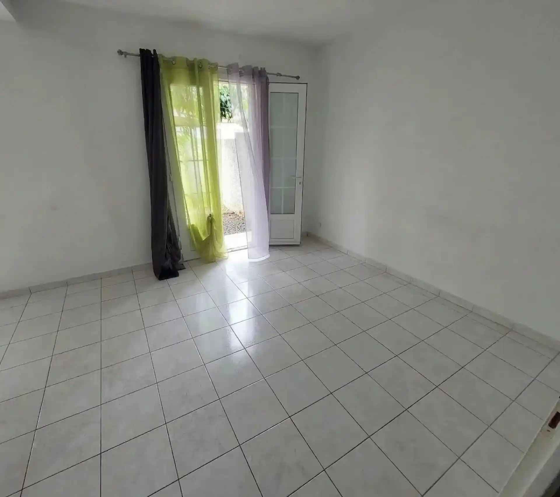 Photo 3 - Maison à louer - Ancien 870 € 4 pièces 2 chambres 75 m² Saint-Louis La Rivière 97421