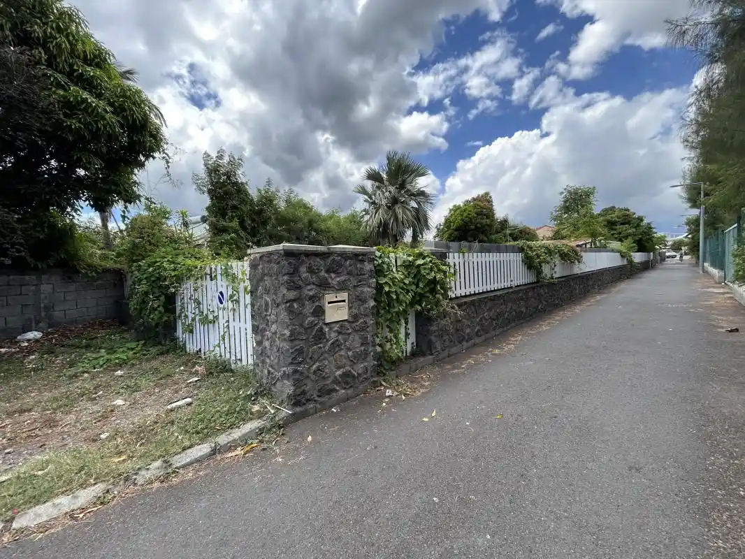 Photo 4 - Terrain à vendre - Ancien 572 000 € 748 m² Le Port 97420