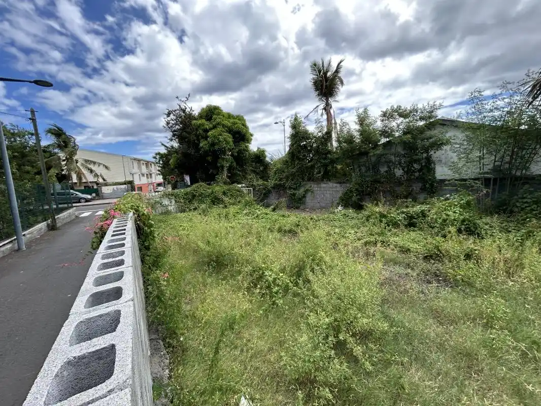 Photo 3 - Terrain à vendre - Ancien 572 000 € 748 m² Le Port 97420