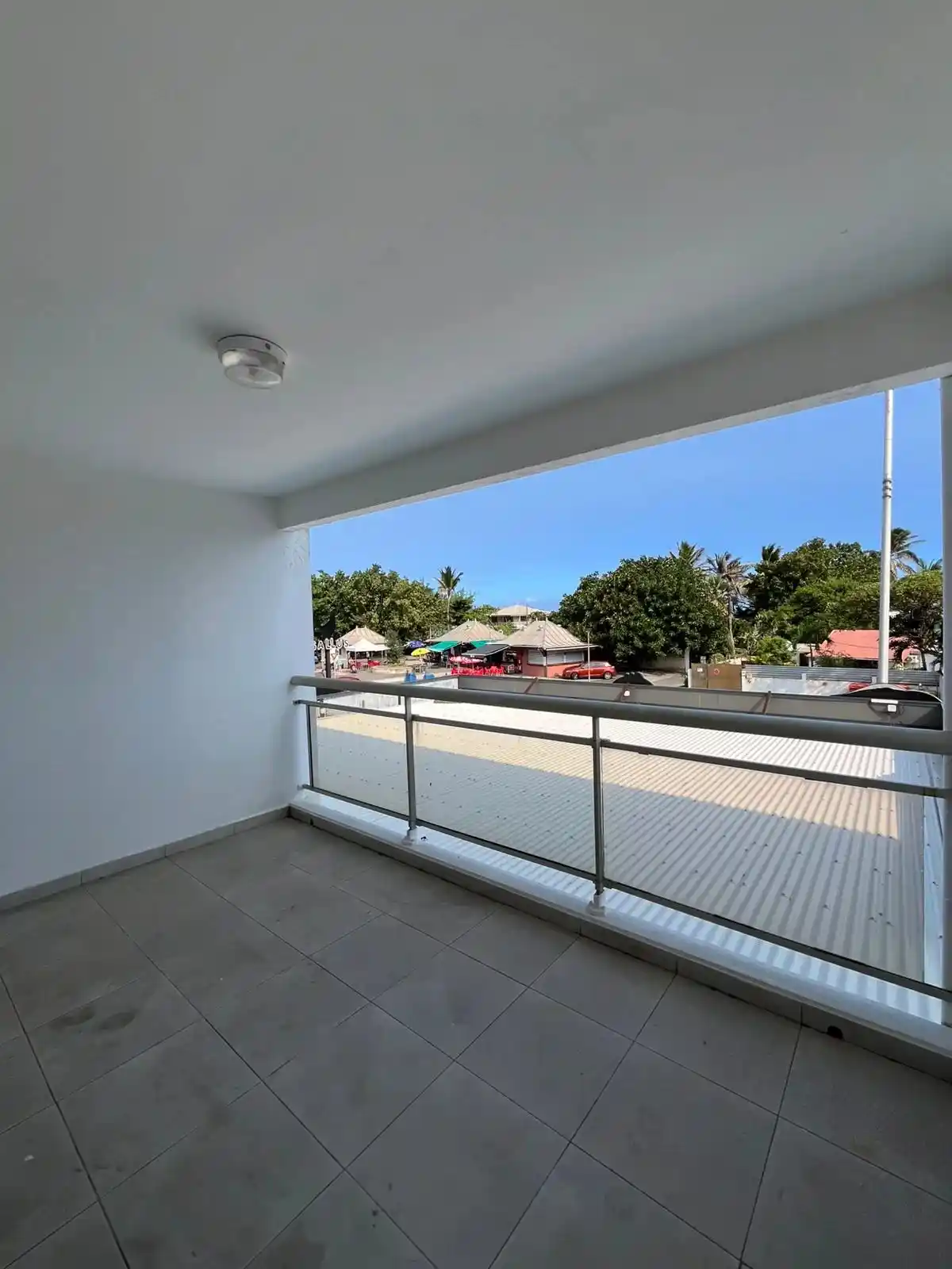 Photo 1 - Appartement à louer - Ancien 1 332 € 4 pièces 2 chambres 78.17 m² Saint-Pierre 97410