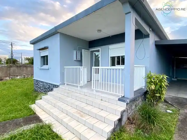 Photo 2 - Maison à louer - Ancien 991,69 € 4 pièces 3 chambres 90.71 m² Saint-Benoît 97470