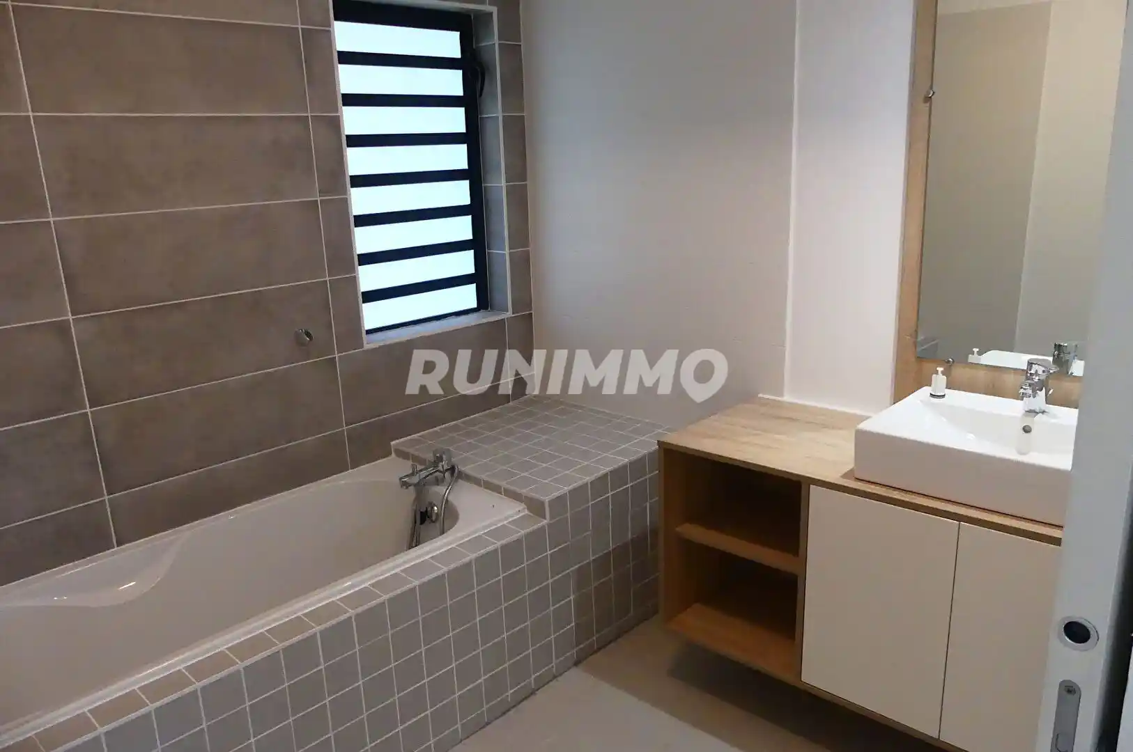 Photo 3 - Appartement à louer - Ancien 861 € 3 pièces 2 chambres 59.15 m² La Possession 97419