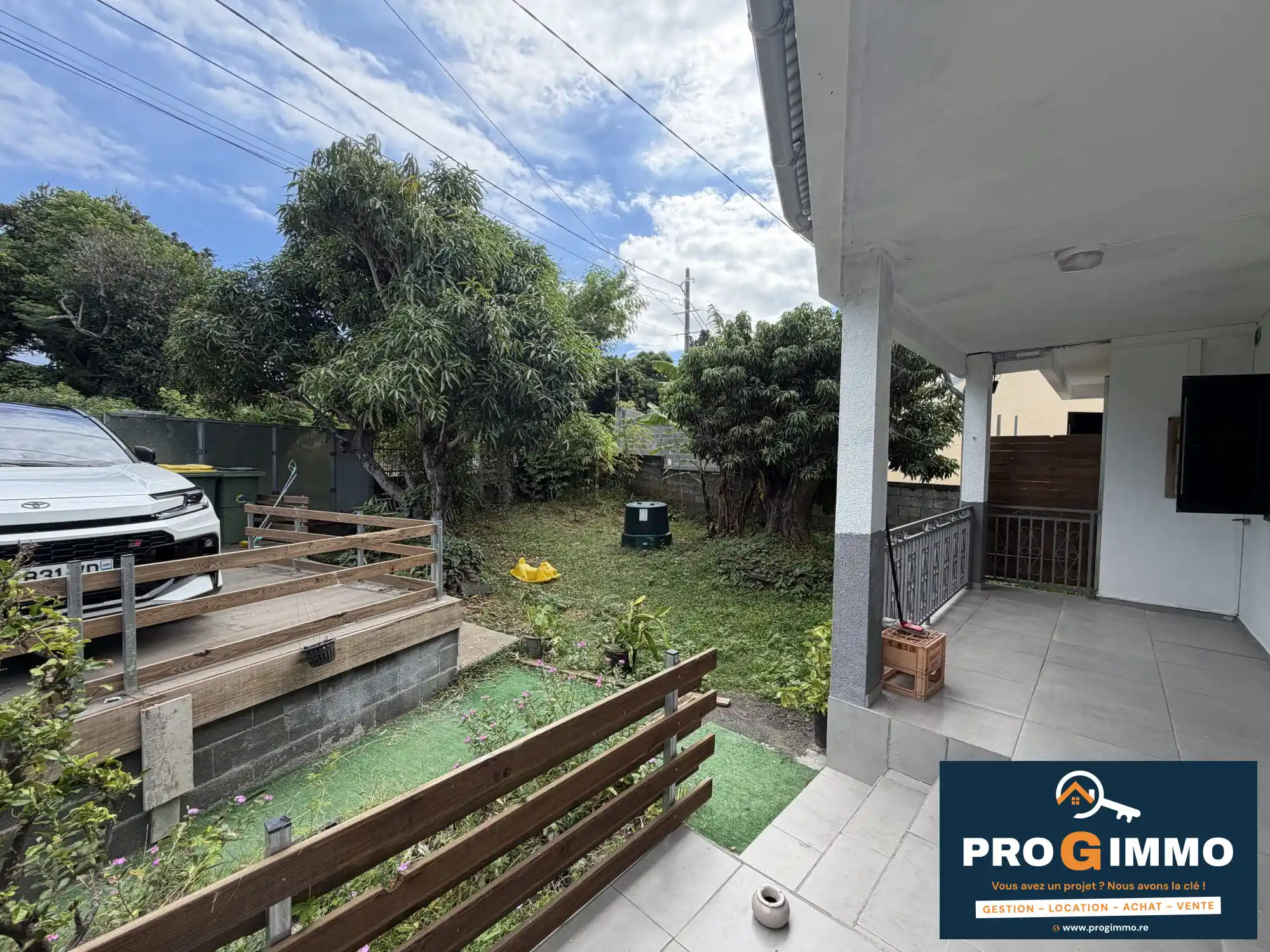 Photo 1 - Maison à louer - Ancien 1 300 € 4 pièces 3 chambres 100 m² Saint-Pierre 97432