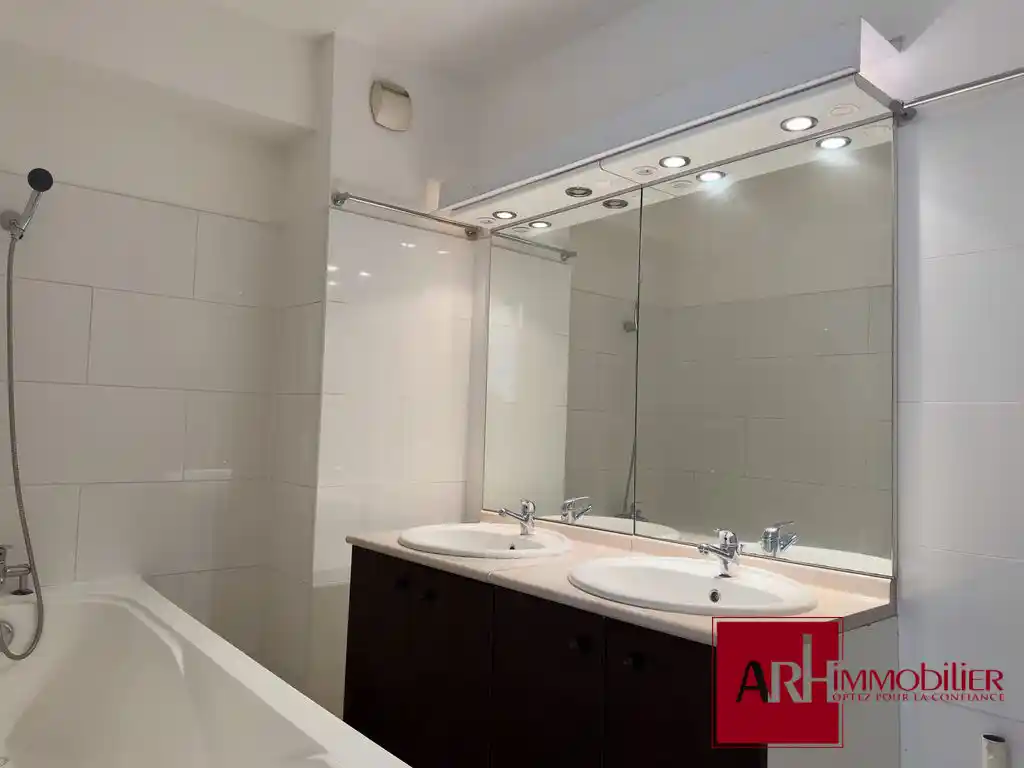 Photo 3 - Appartement à vendre - Ancien 239 400 € 4 pièces 3 chambres 101 m² Saint-Denis Sainte-clotilde 97490