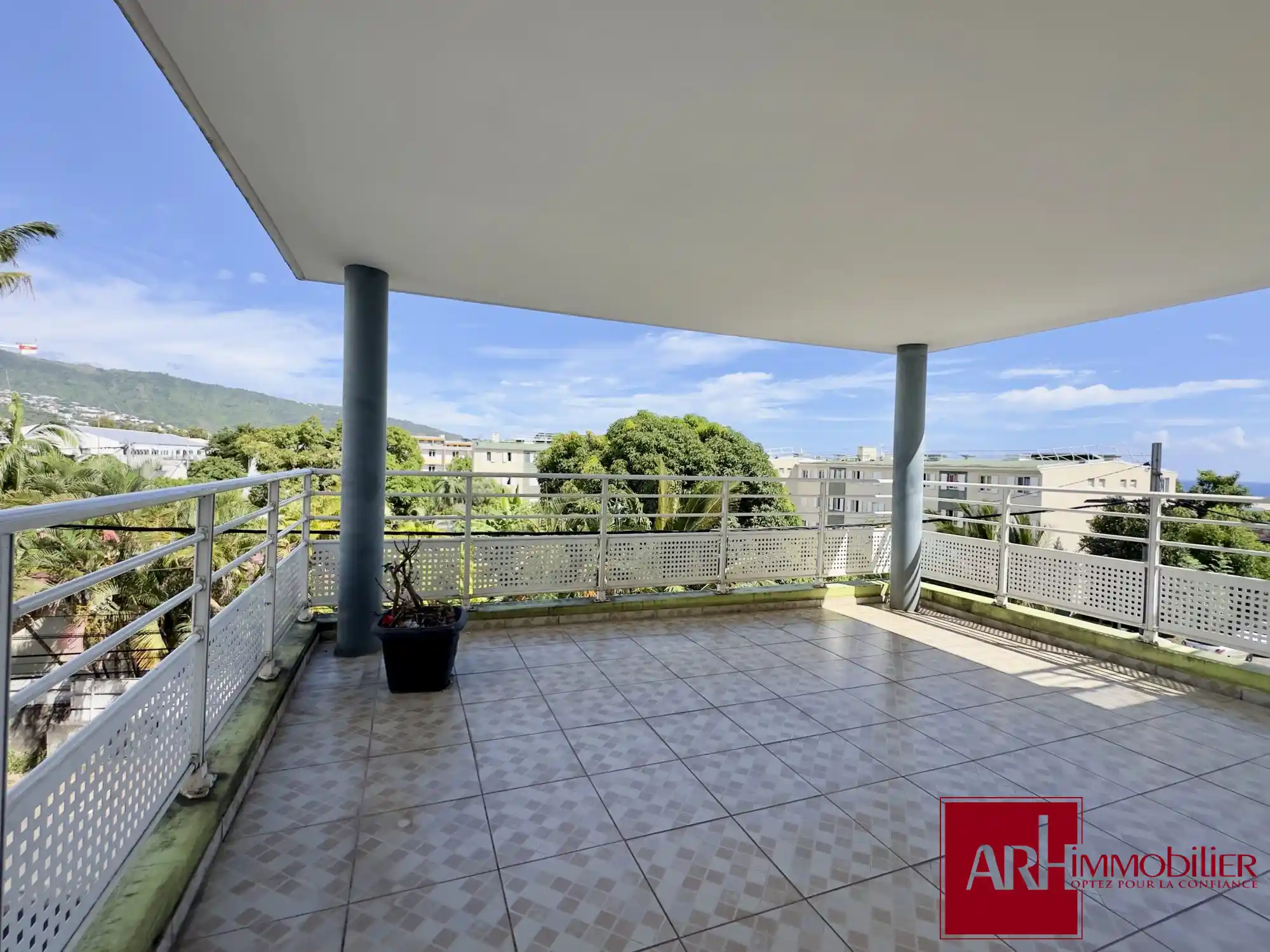 Photo 1 - Appartement à vendre - Ancien 239 400 € 4 pièces 3 chambres 101 m² Saint-Denis Sainte-clotilde 97490