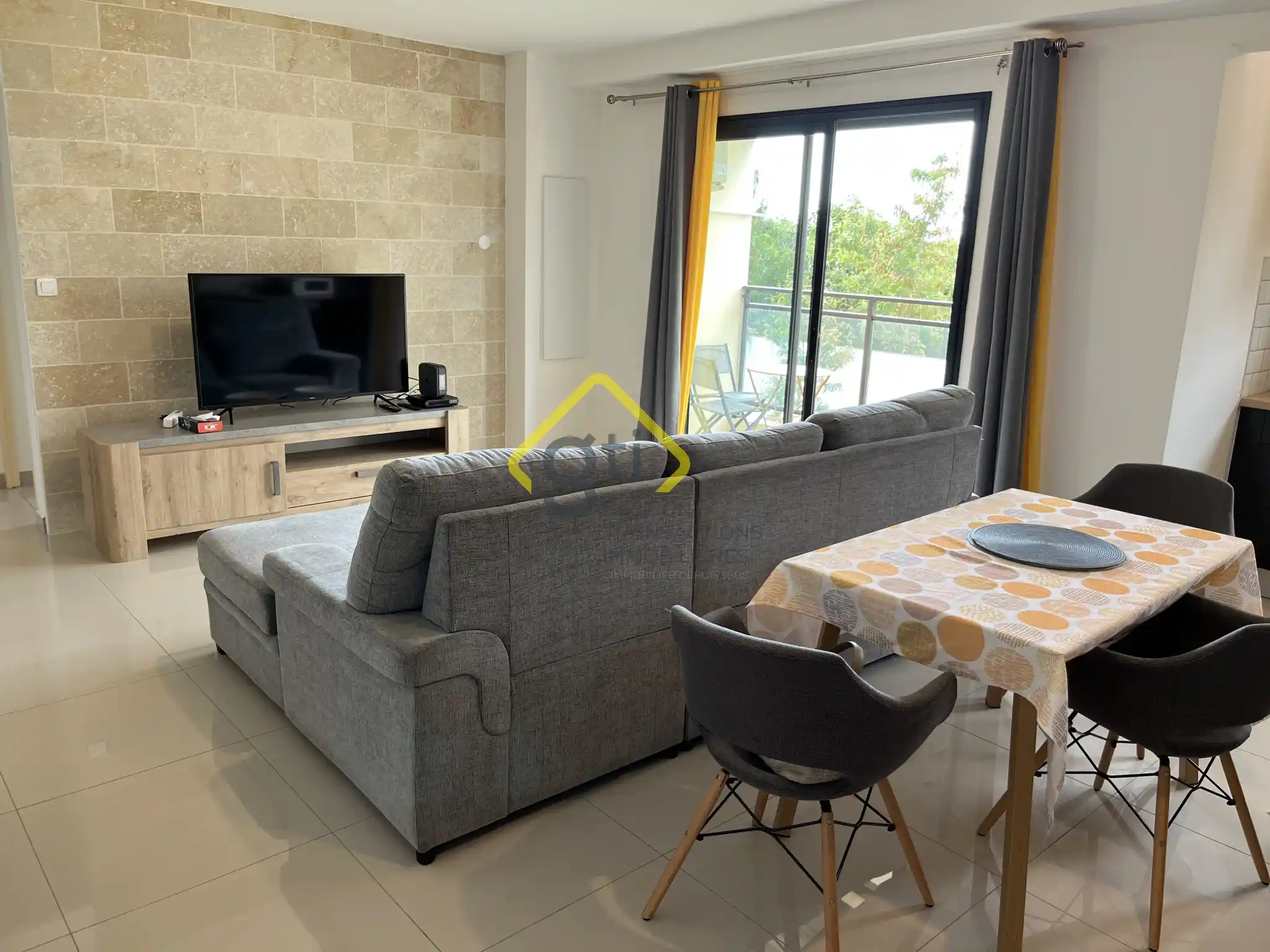 Photo 2 - Appartement à louer - Ancien 1 400 € 4 pièces 3 chambres 81 m² Sainte-Marie 97438