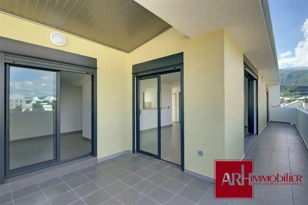 Photo 3 - Appartement à vendre - Ancien 248 400 € 3 pièces 2 chambres 74 m² La Possession 97419