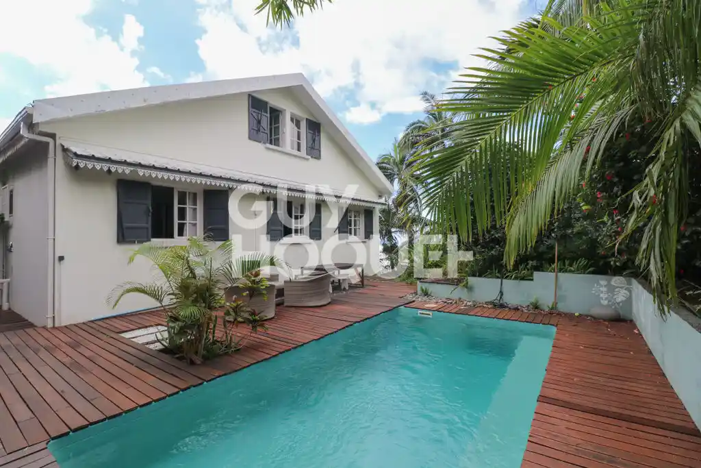 Photo 1 - Maison à vendre - Ancien 585 000 € 7 pièces 6 chambres 242.89 m² Saint-Denis 97400