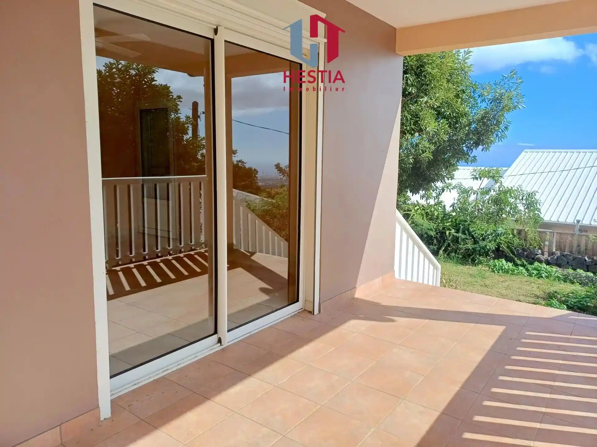 Photo 1 - Maison à louer - Ancien 1 500 € 4 pièces 101 m² Saint-Paul 97411