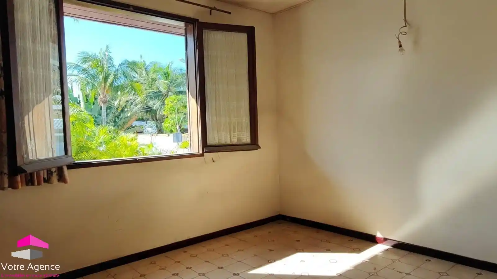 Photo 3 - Maison à vendre - Ancien 750 000 € 4 pièces 3 chambres 112 m² Saint-Paul Saint-Gilles les Bains 97434