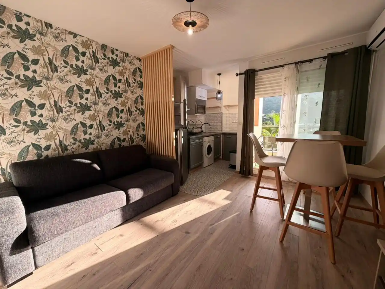 Photo 1 - Appartement à louer - Ancien 750 € 1 pièces 25 m² Saint-Denis 97400