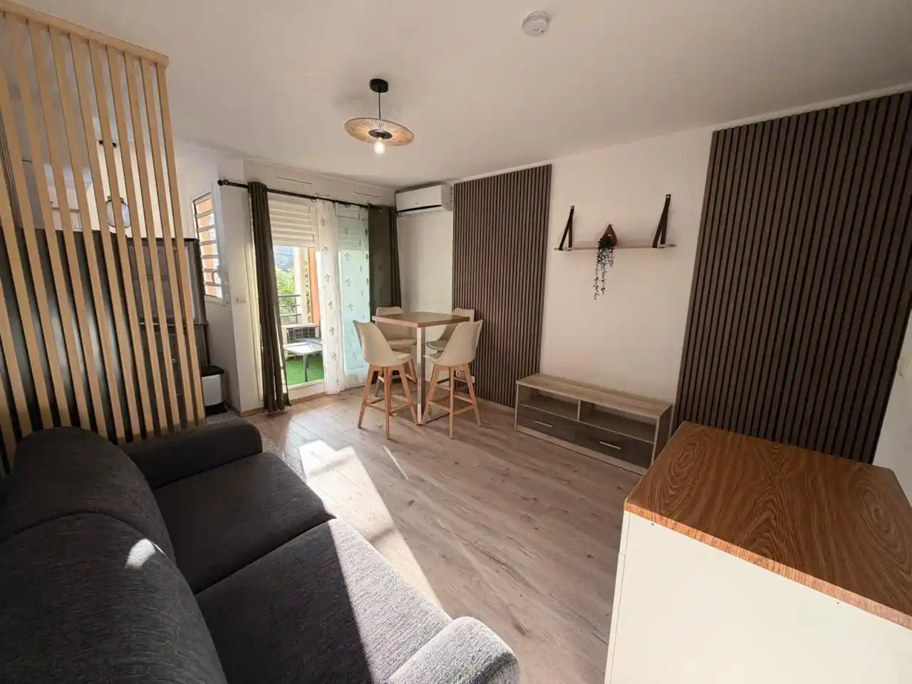 Photo 2 - Appartement à louer - Ancien 750 € 1 pièces 25 m² Saint-Denis 97400