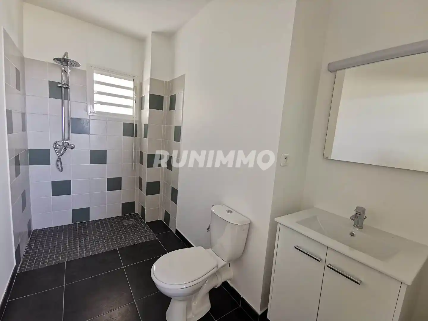 Photo 3 - Appartement à louer - Ancien 576 € 1 pièces 22.1 m² Saint-Denis Sainte-clotilde 97490