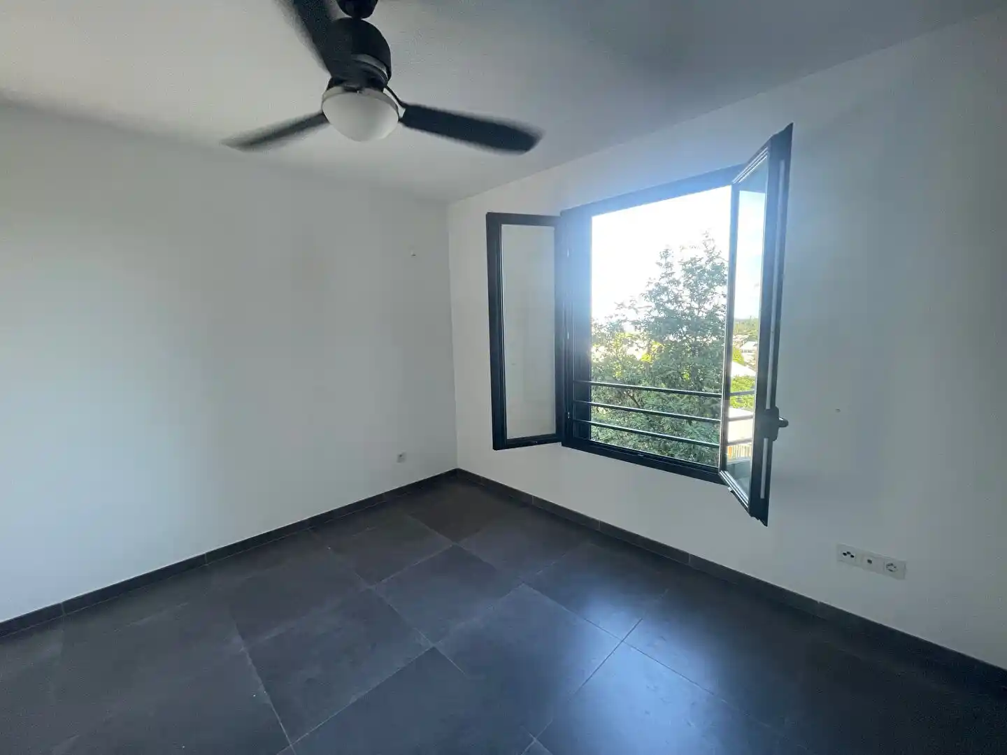 Photo 2 - Appartement à louer - Ancien 995 € 2 pièces 1 chambres 40 m² Saint-Leu 97436