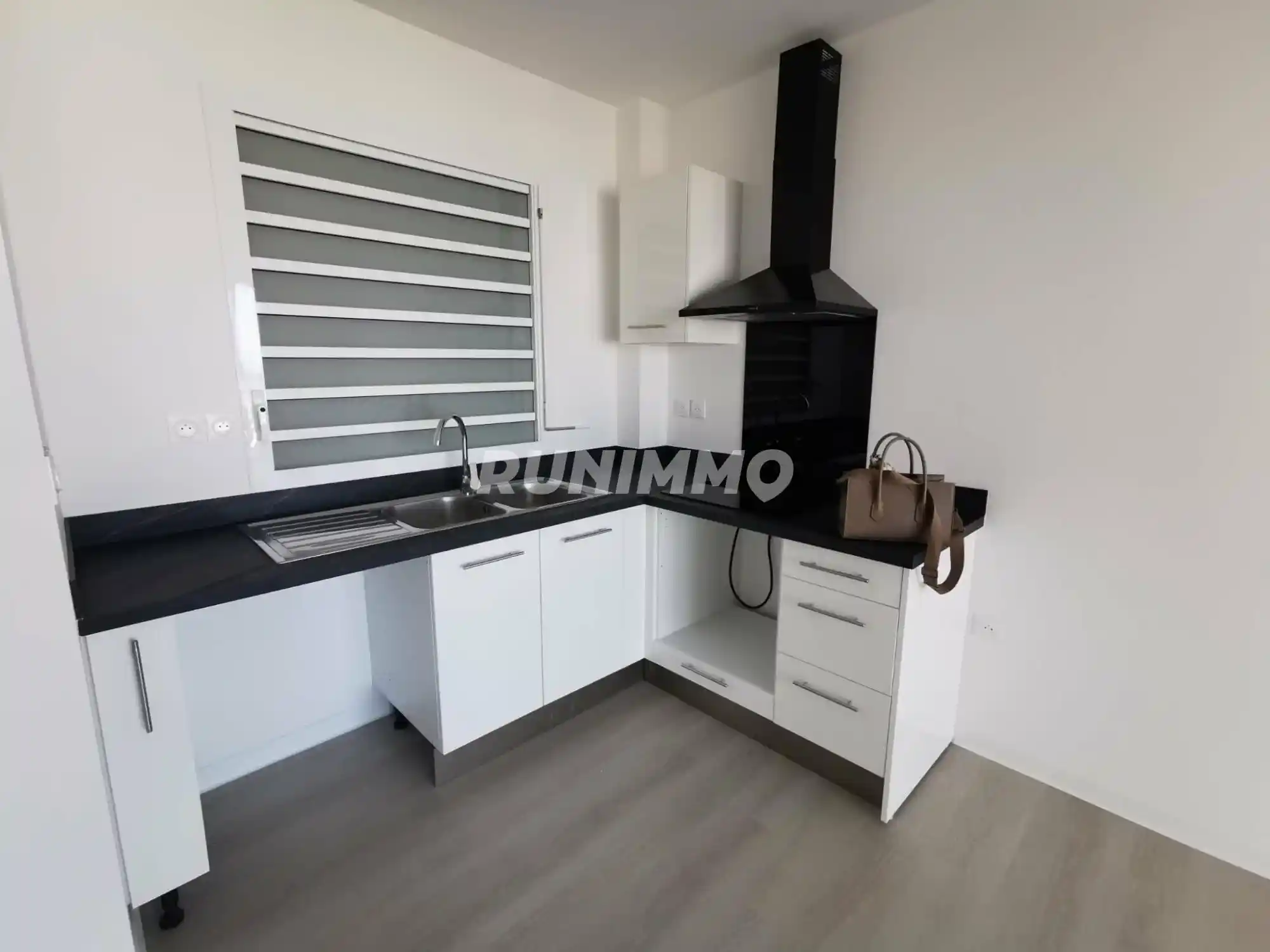 Photo 3 - Appartement à louer - Ancien 826 € 3 pièces 2 chambres 49.9 m² Saint-Paul 97460