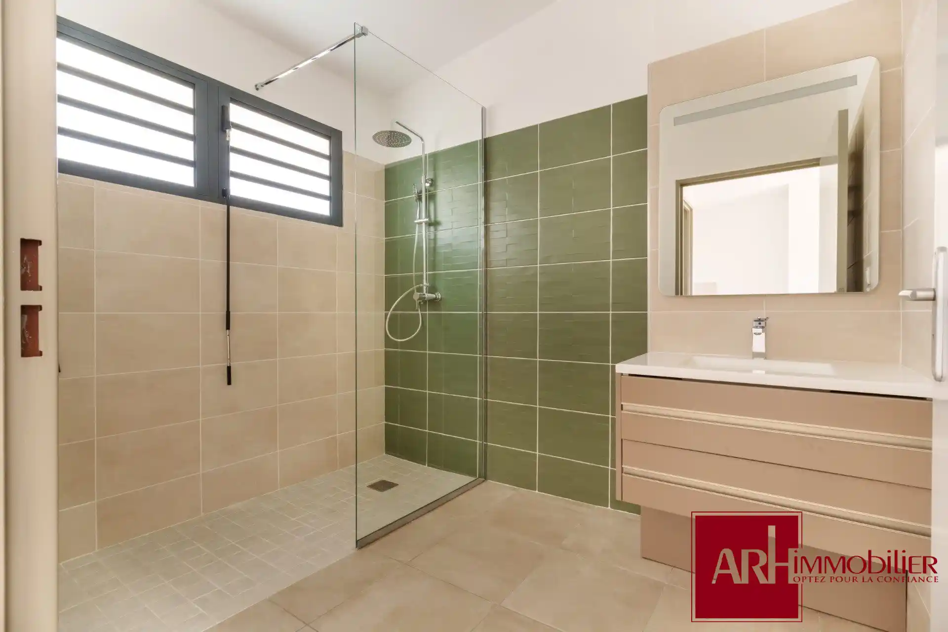 Photo 3 - Appartement à louer - Ancien 982 € 2 pièces 1 chambres 49 m² L'Étang-Salé 97427