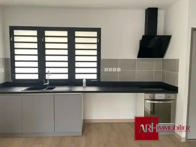 Photo 2 - Appartement à louer - Ancien 982 € 2 pièces 1 chambres 49 m² L'Étang-Salé 97427