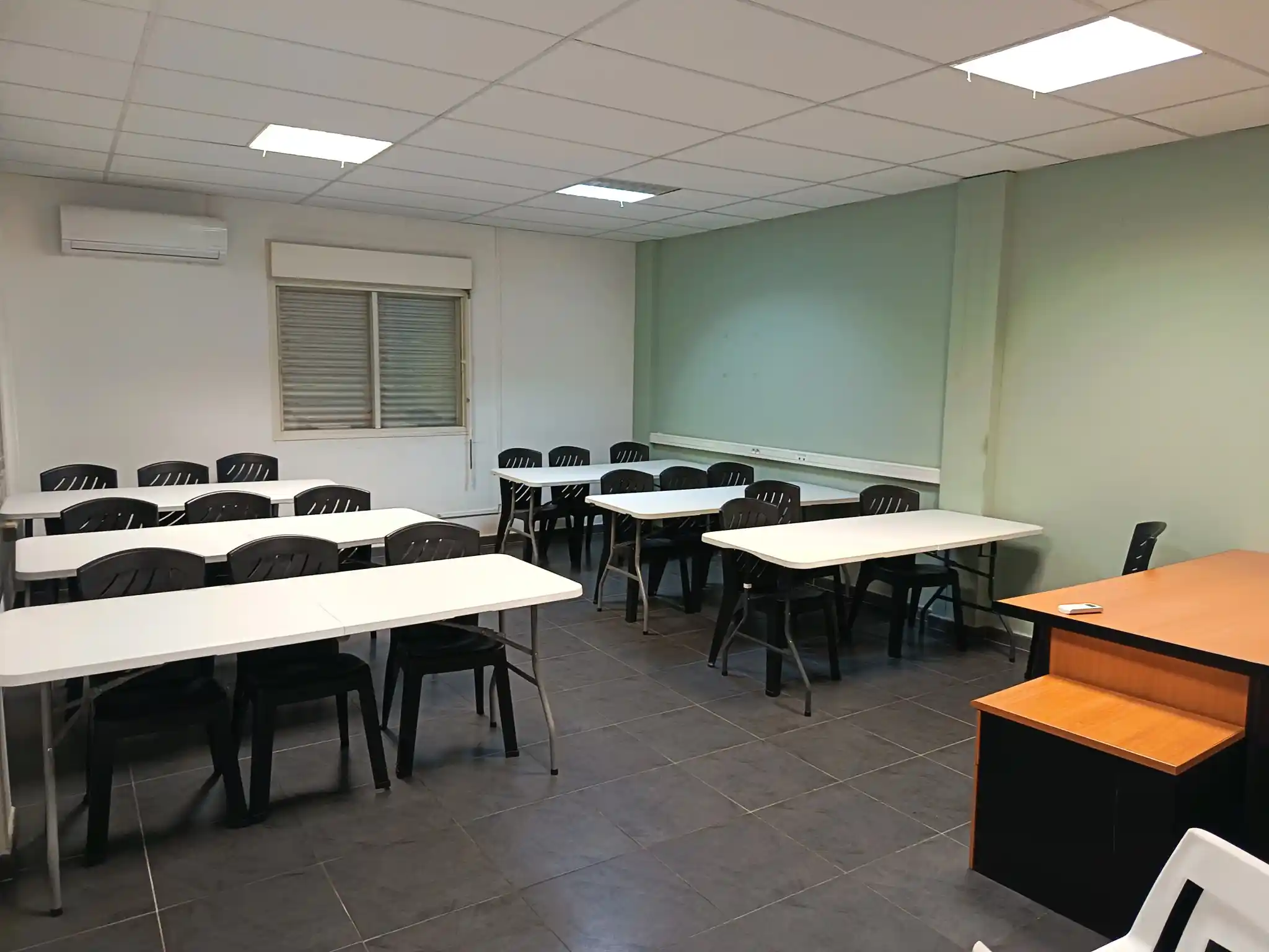 Photo 2 - Local / Bureaux à louer - Ancien 2 279,67 € 140 m² La Possession 97419